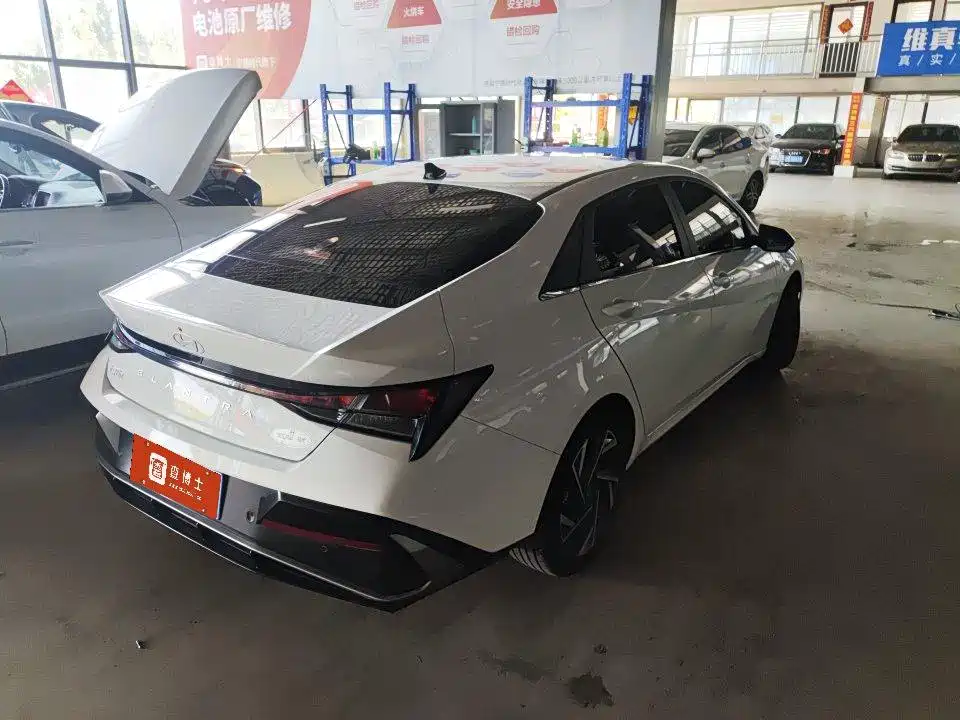 Hyundai Elantra 2023 1.5L CVT GLX Elite Edition фото 4