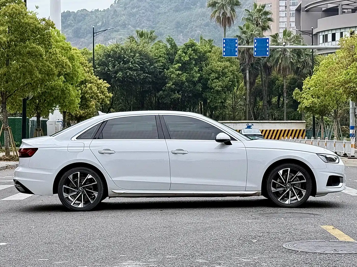 Audi A4L 2022 40 TFSI Luxury Elegance фото 4