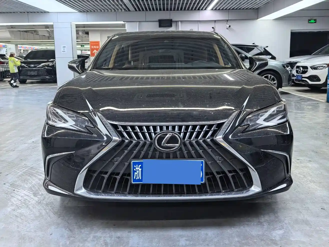 Lexus ES 2022 300h Excellence Edition фото 2