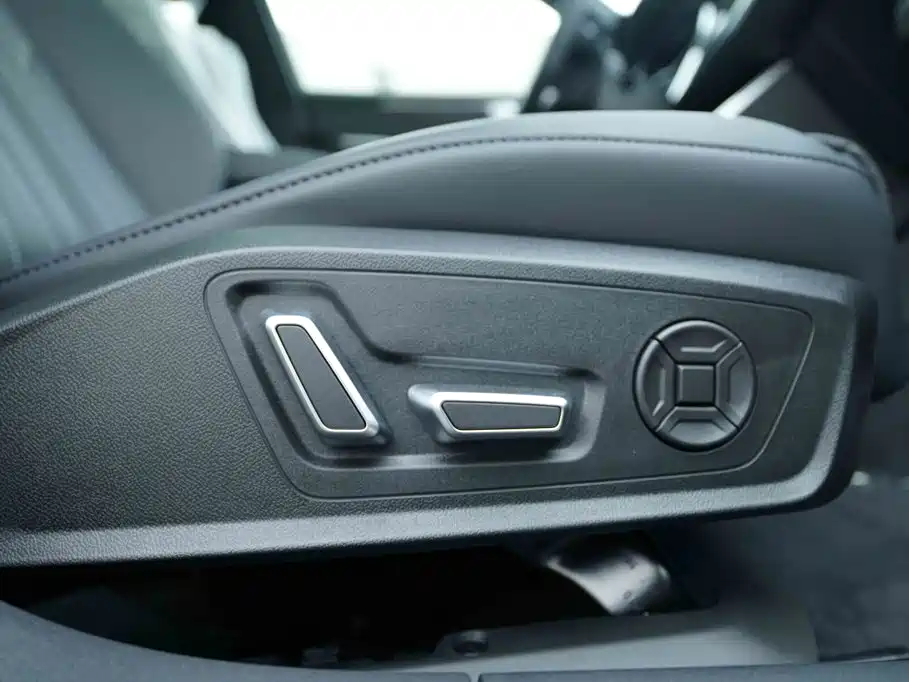 Audi A6L 2026 2026 Model Year 45 TFSI quattro Premium Dynamic