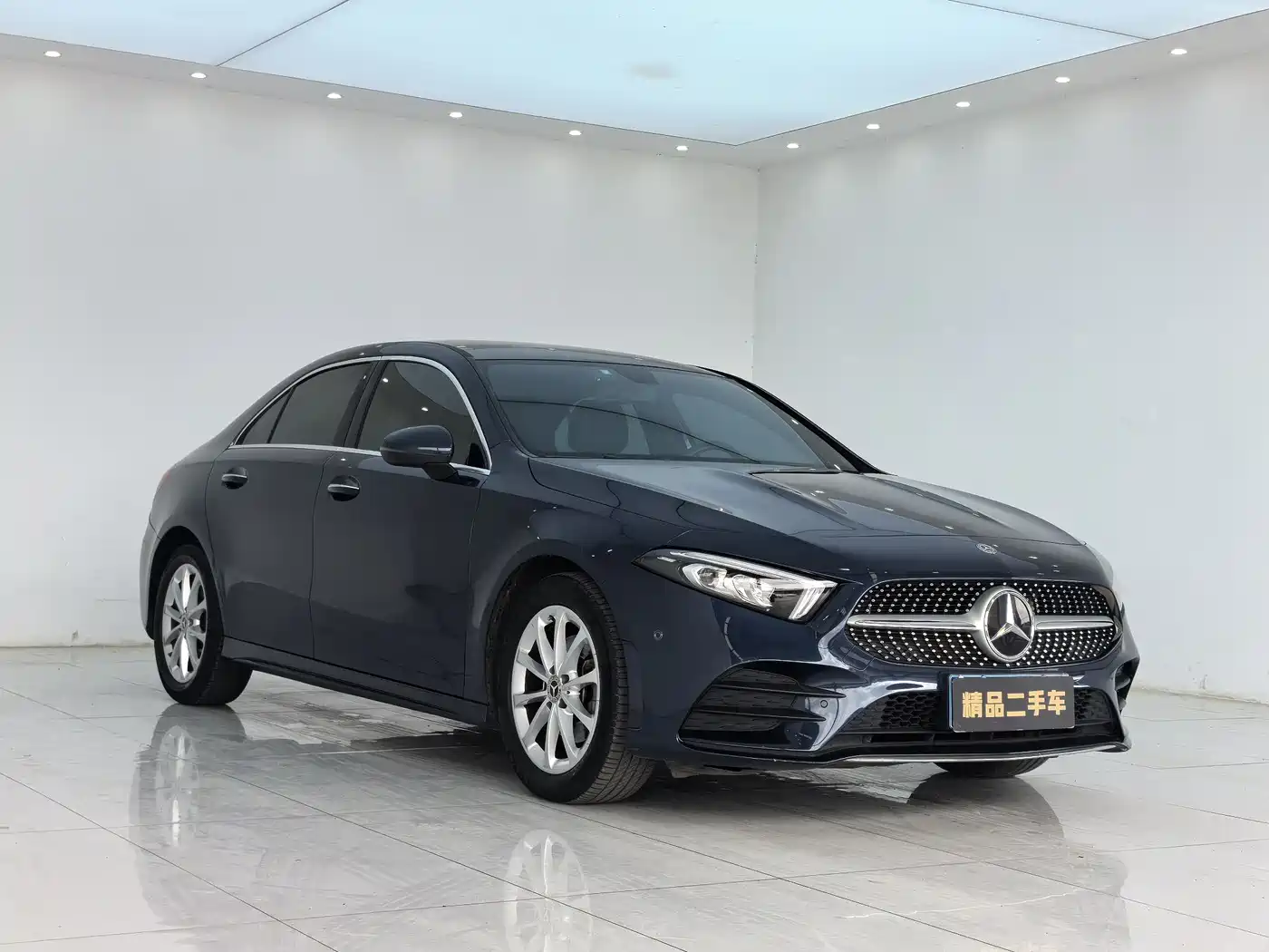 Mercedes-Benz A-Class 2019 A 200 L Sport Sedan фото 2