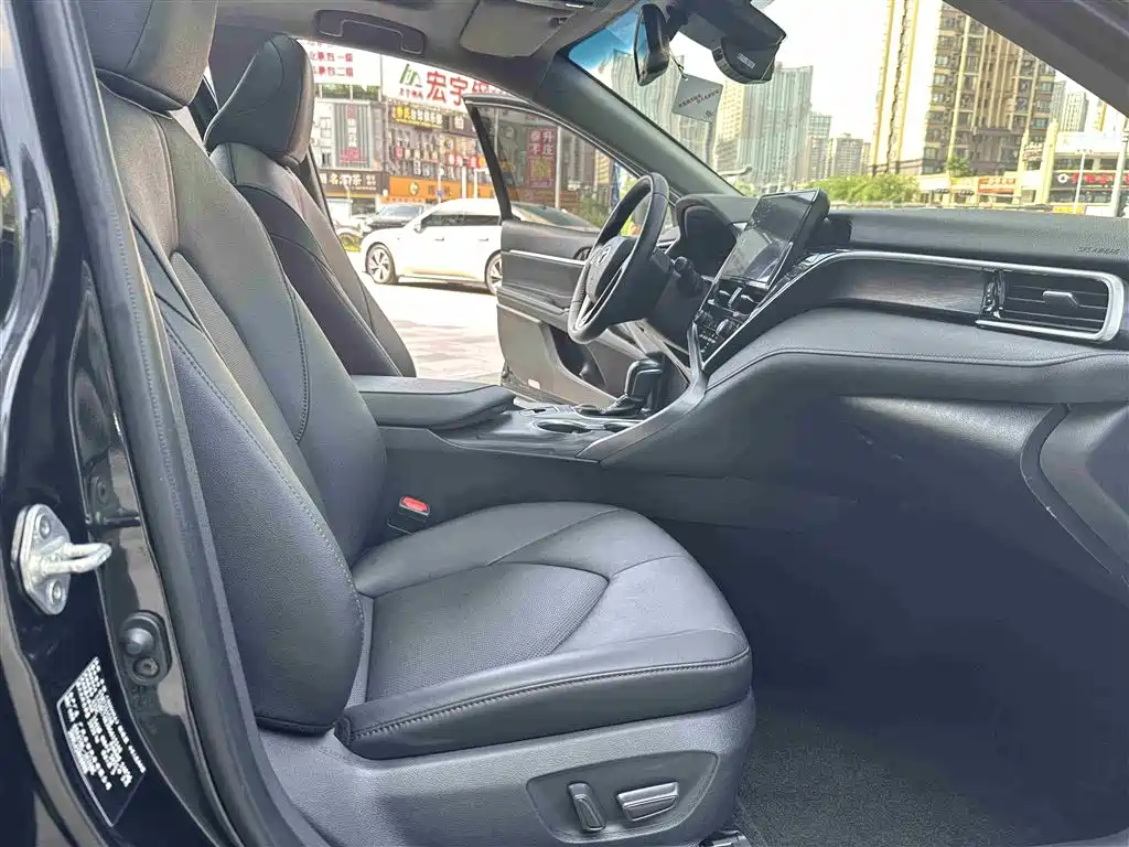 Toyota Camry 2021 2.5G Luxury Edition фото 12