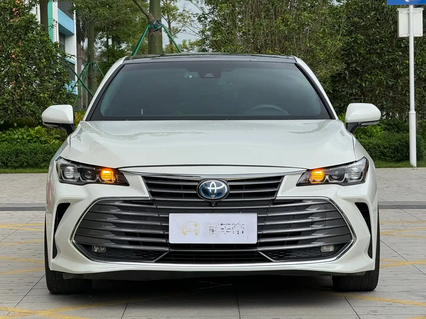 Toyota Avalon 2019 Hybrid 2.5L Limited Flagship Version China V фото 2