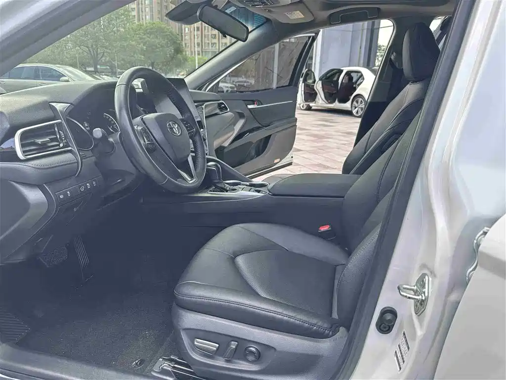 Toyota Camry 2021 2.0G Luxury Edition фото 10