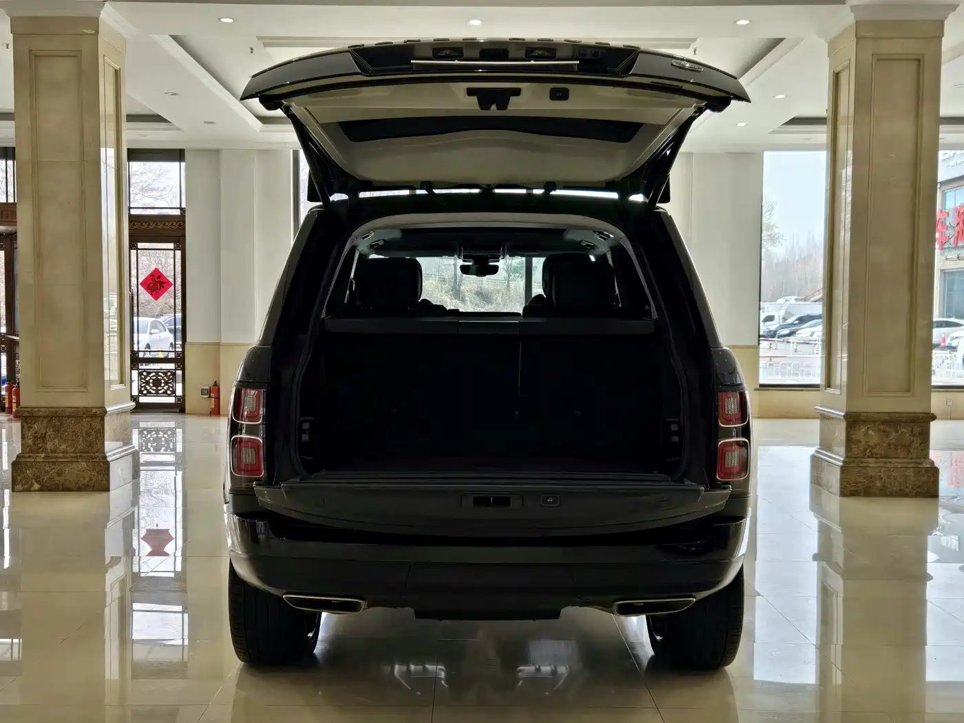 Land Rover Range Rover 2022 3.0 L6 360PS Golden Age Edition фото 6