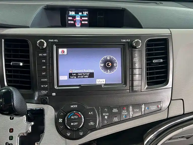 Toyota Sienna 2013 3.5L 4WD Automatic фото 22