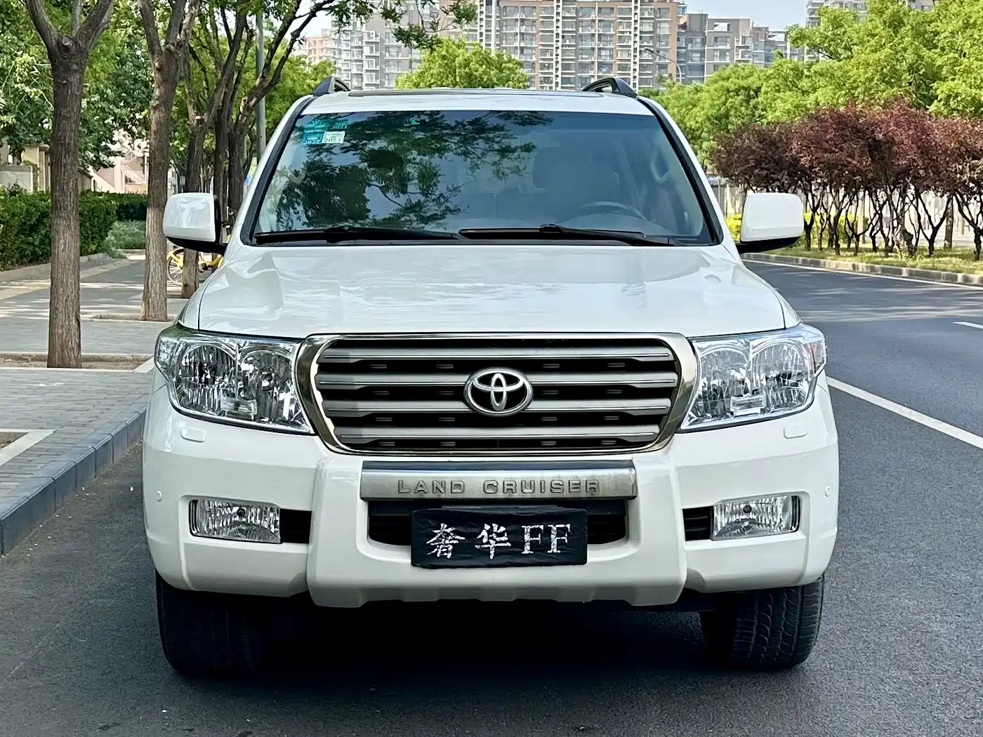 Toyota Land Cruiser 2010 Model 4.7L Automatic VX фото 2