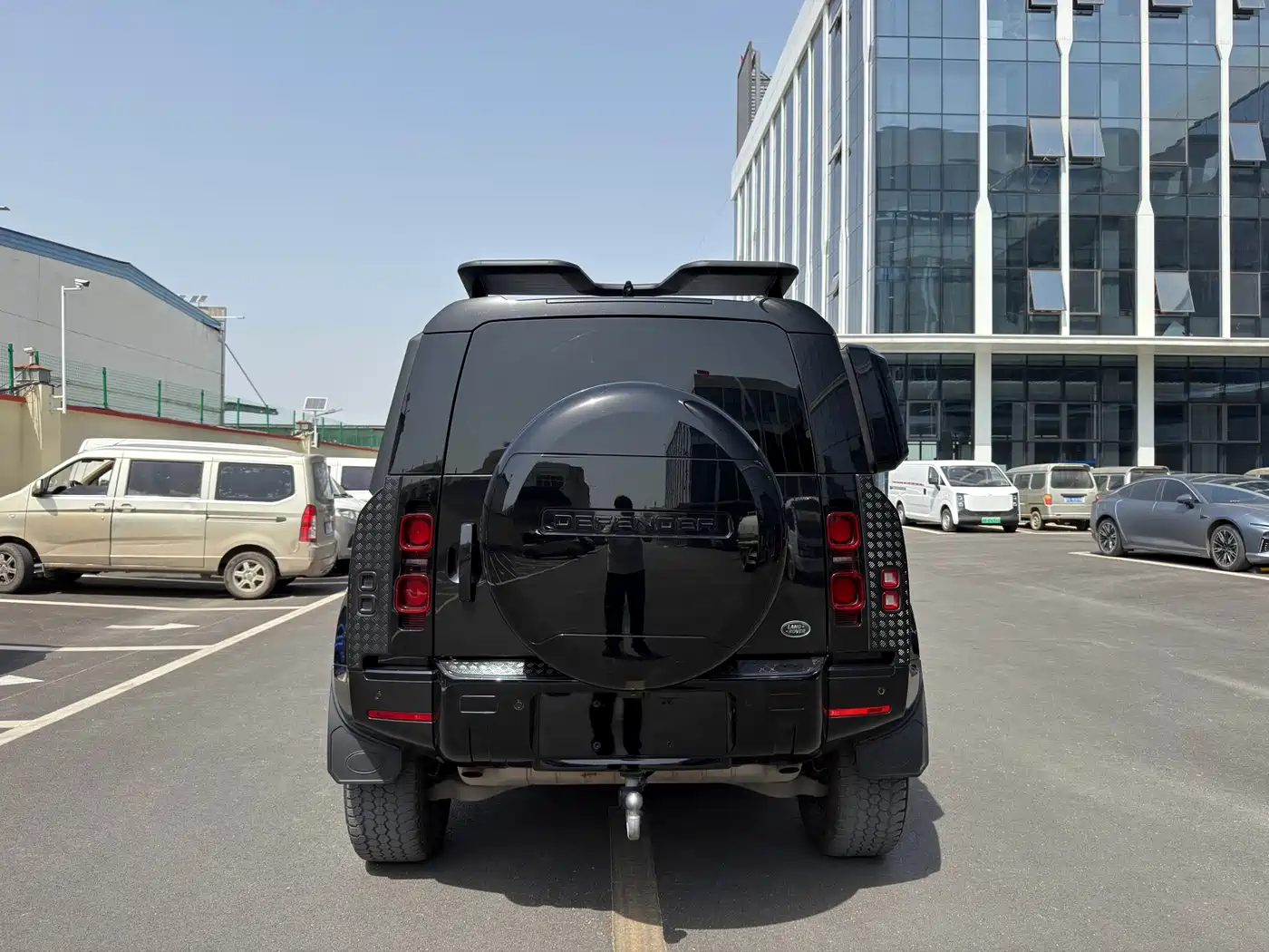 Land Rover Defender 2023 Facelift 110 3.0T P400 Dark Special Edition фото 18