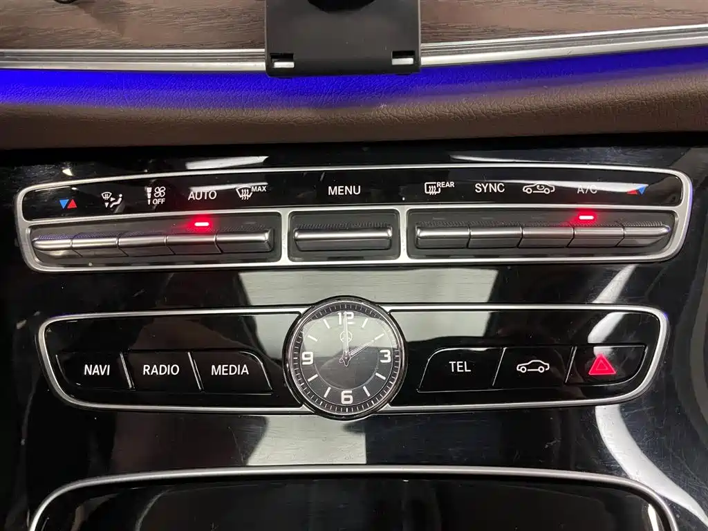 Mercedes-Benz E-Class 2016 E 200 L фото 18