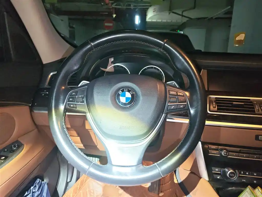 BMW 5 Series GT 2015 535i Leading фото 7