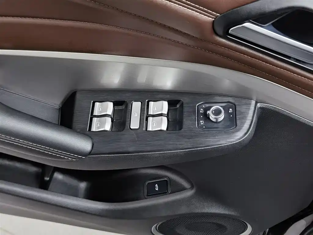 WEI PAI WEI BRAND VV6