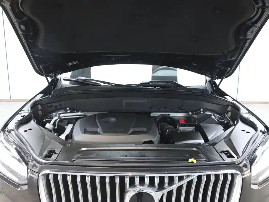 Фото 9 - Volvo XC90