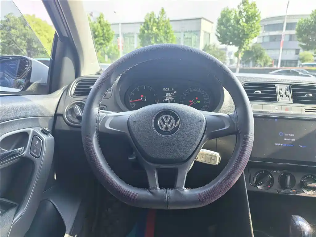 Volkswagen Polo 2018 1.5L Auto Safe Drive фото 10