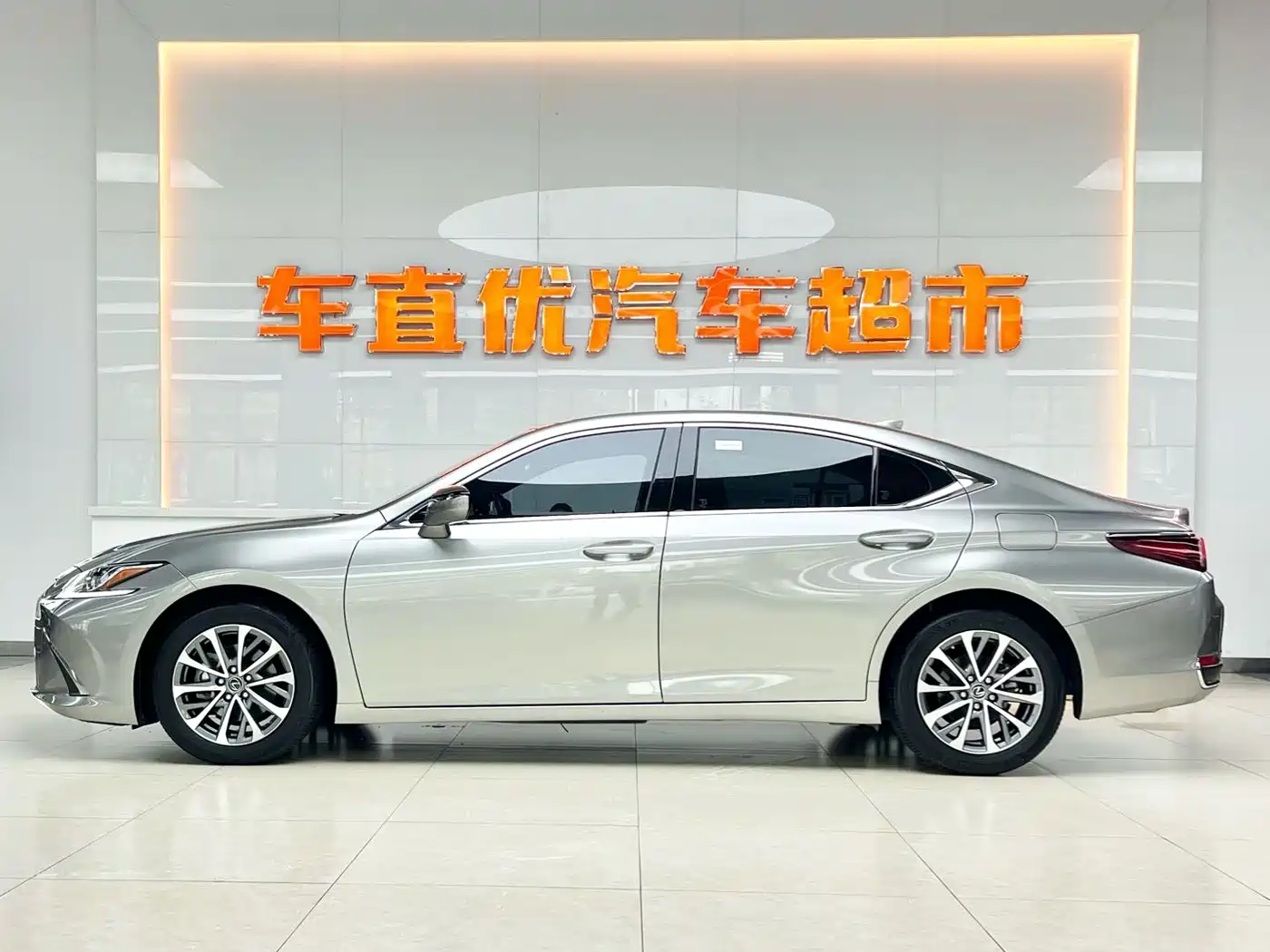 Lexus ES 2022 260 Excellence Edition фото 4