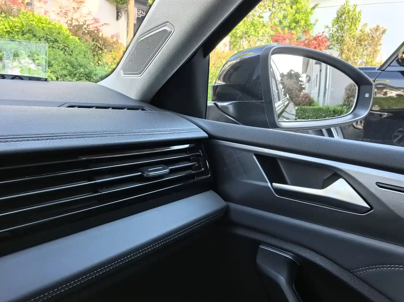 Volkswagen Sagitar 2024 300TSI DSG Flying Edition фото 16