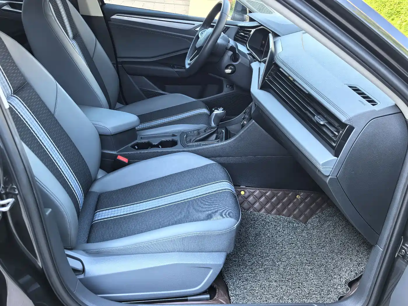 Volkswagen Sagitar 2024 300TSI DSG Flying Edition фото 17