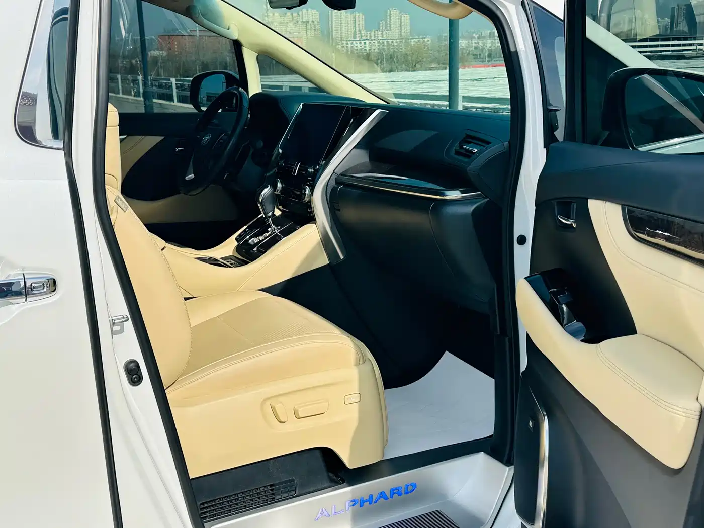 Toyota Alphard 2021 Hybrid 2.5L Premium фото 35