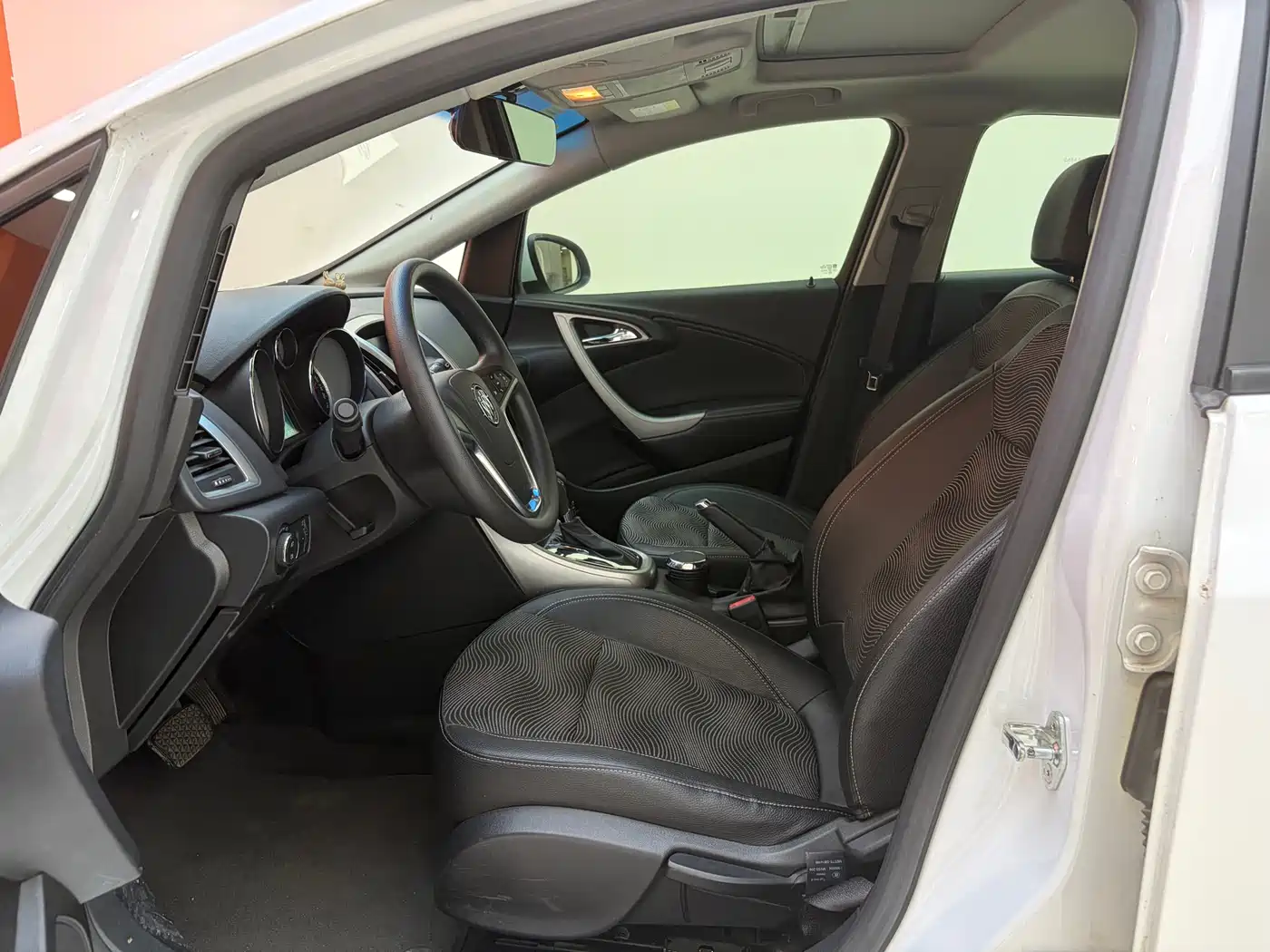 Buick Excelle 2014 XT 1.6L Automatic Fashion фото 13