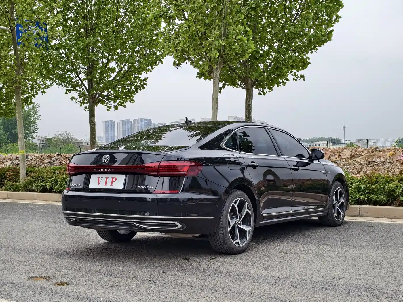 Volkswagen Passat 2024 380TSI Starlight Luxury Edition фото 9
