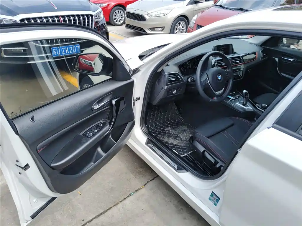 BMW 1 Series (Import) 2018 118i Sport Design Package фото 12