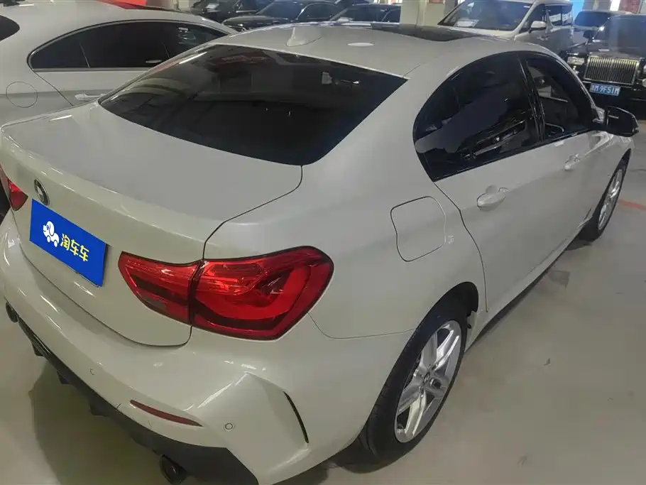 BMW 1 Series 2021 120i M Sport Shadow Edition фото 3