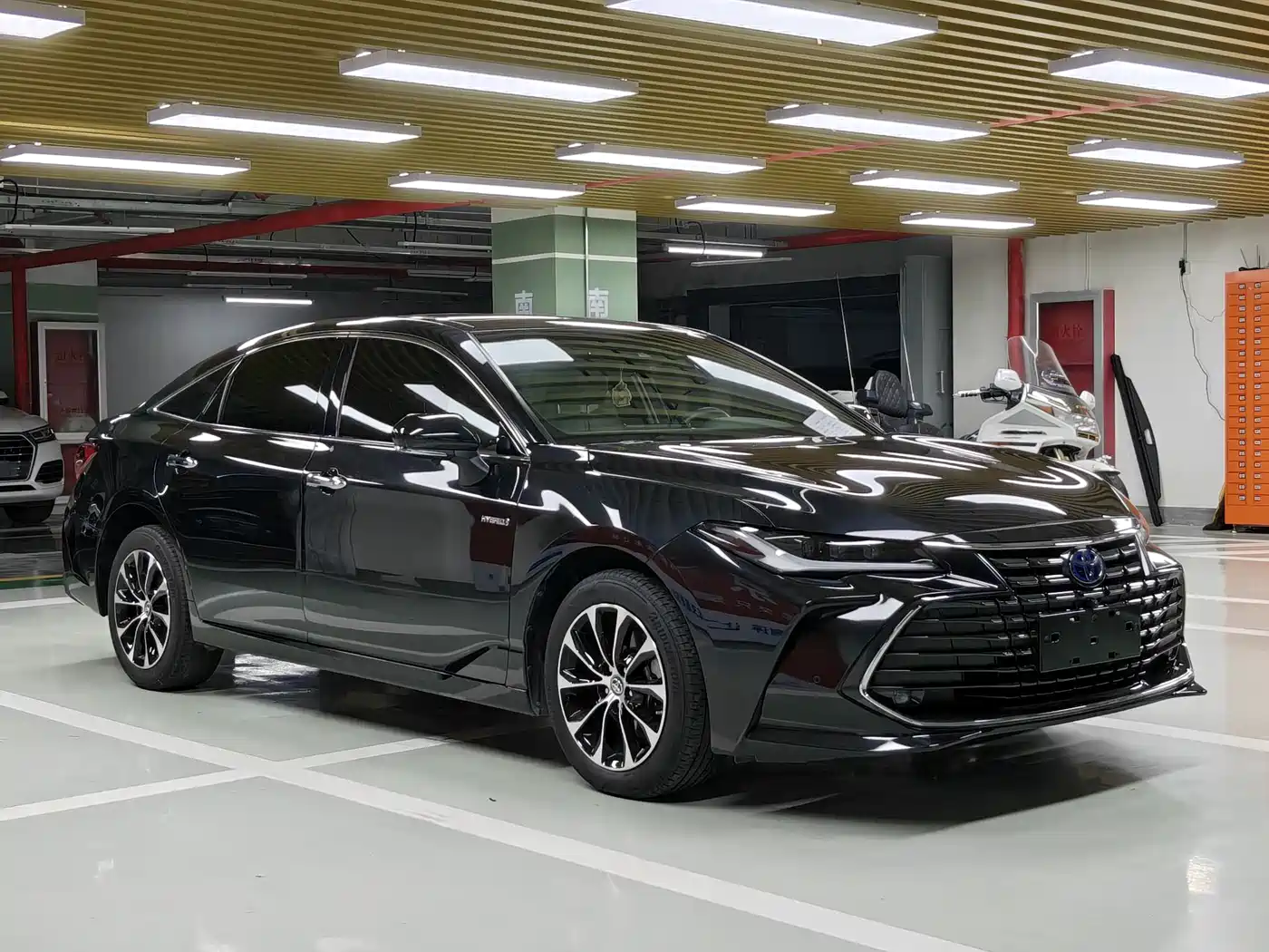 Toyota Avalon 2023 Hybrid 2.5L Luxury Edition фото 3