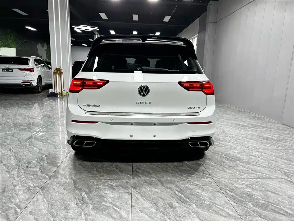 Volkswagen Golf 2023 280TSI DSG R-Line Lite фото 5