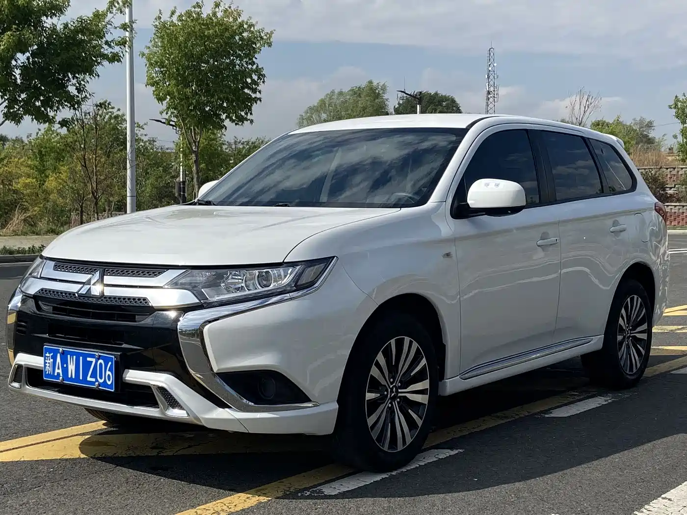MITSUBISHI OUTLANDER