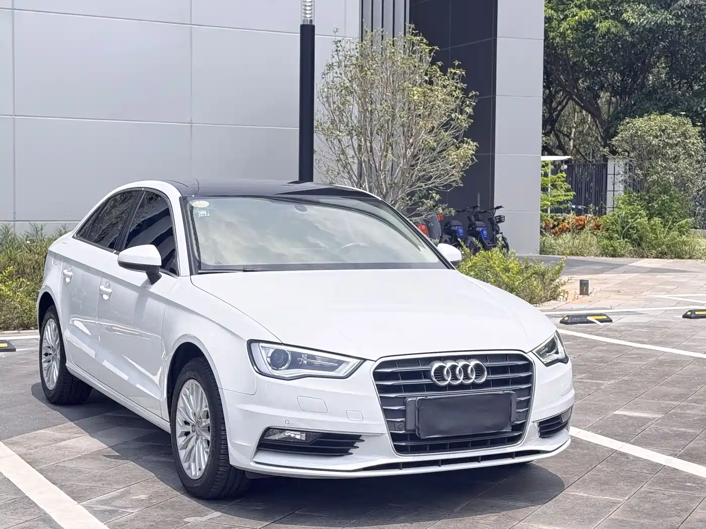 Audi A3 2016 Limousine 35 TFSI Leadership фото 3