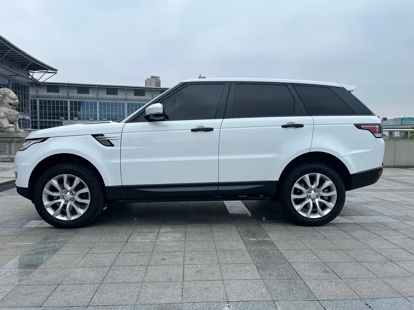 Land Rover Range Rover Sport 2015 3.0 SC V6 HSE фото 4