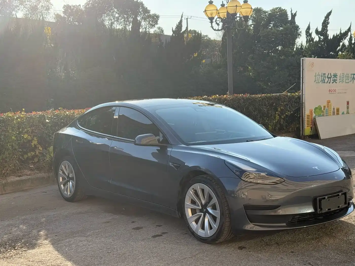 TESLA MODEL 3