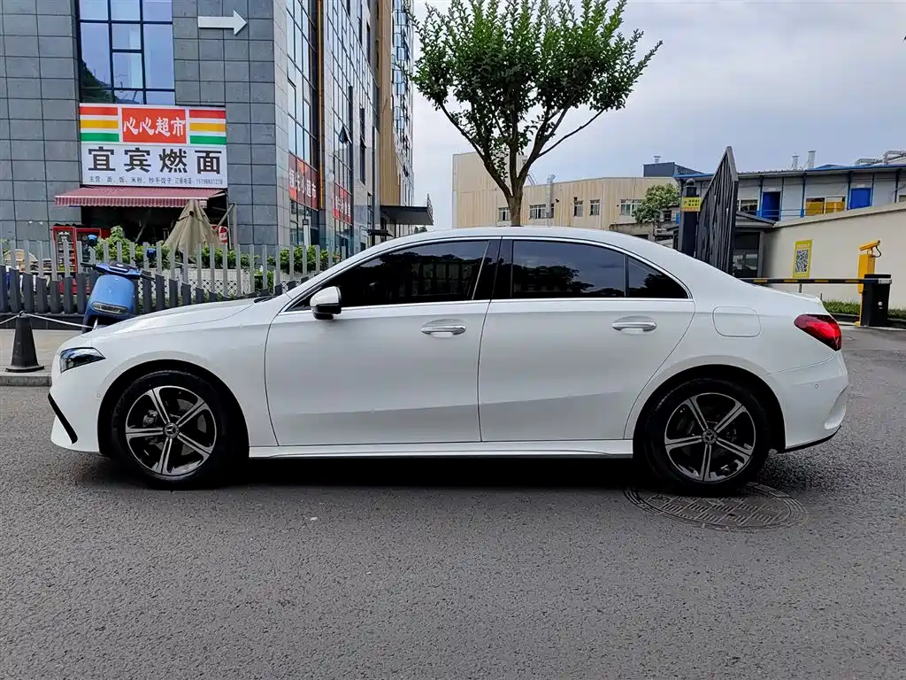 Mercedes-Benz A-Class 2023 A 200 L Fashion фото 3