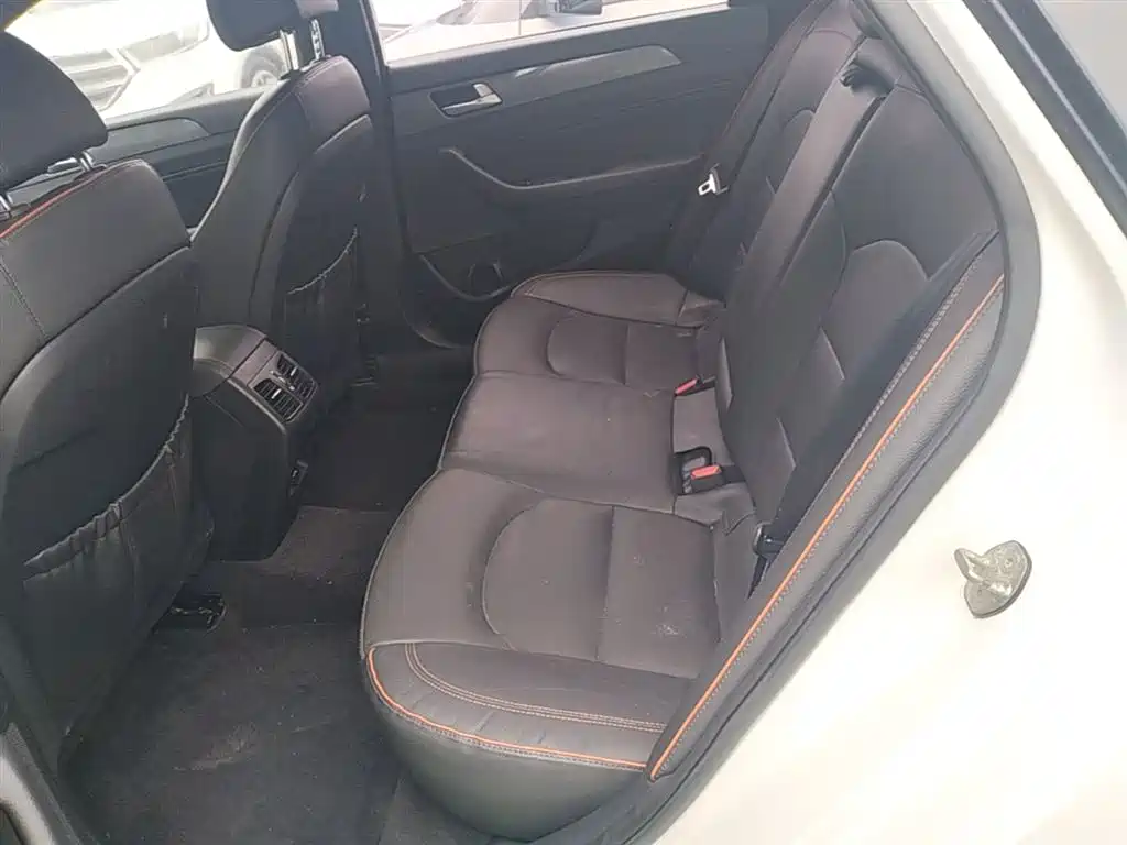 Hyundai Sonata 2015 1.6T GLS Smart фото 17
