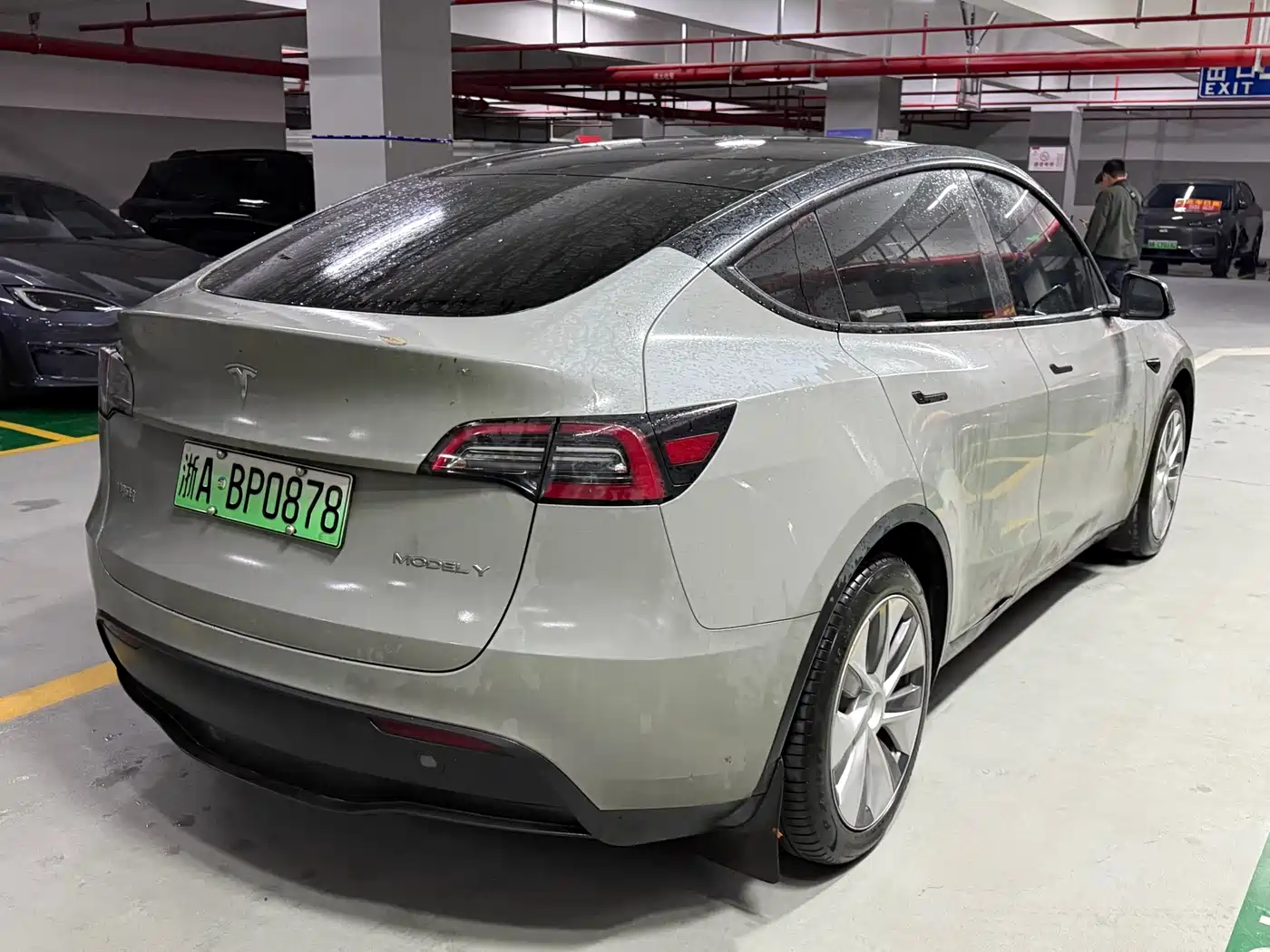 TESLA MODEL Y