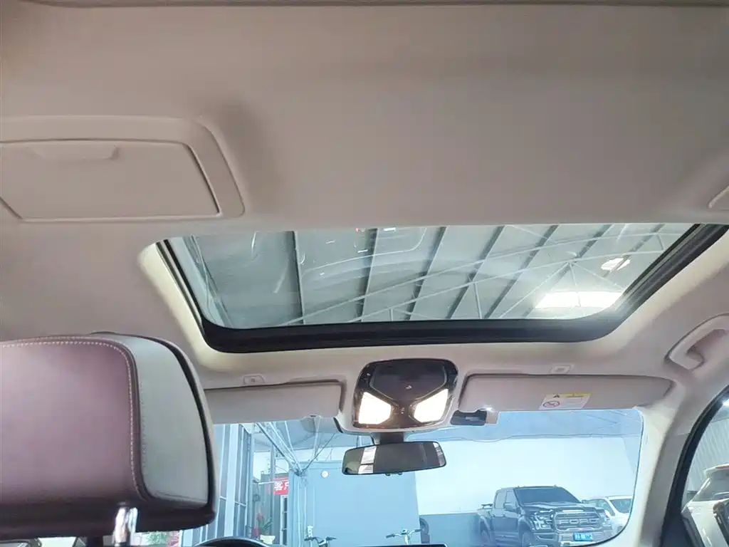 BMW 5 Series New Energy 2019 530Le Luxury Package фото 18