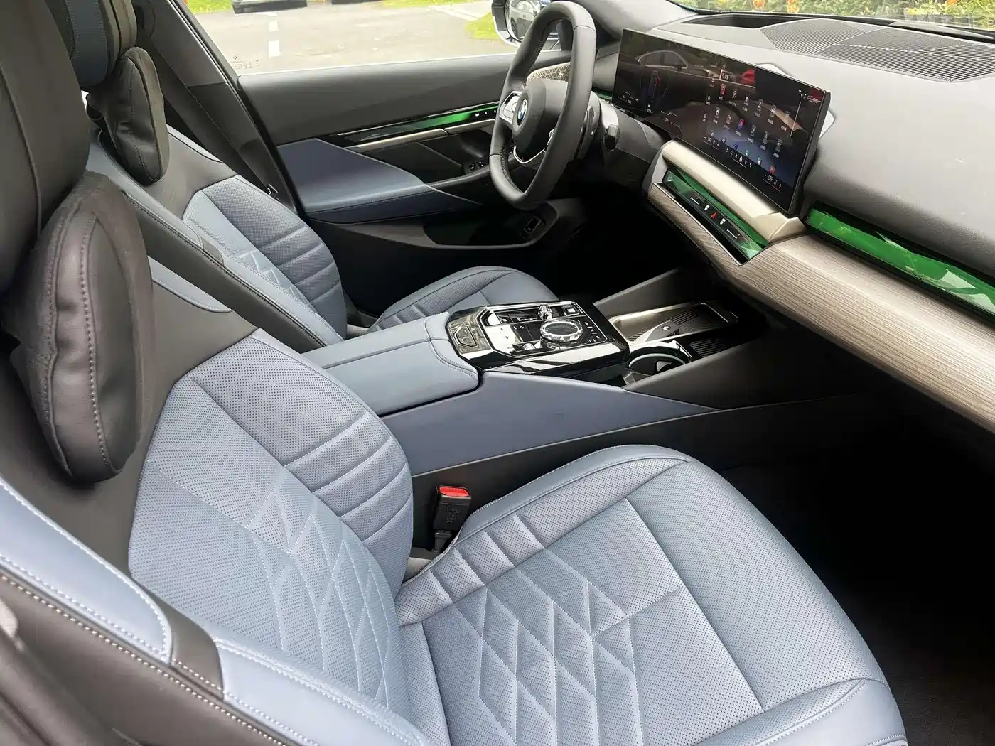 BMW 5 Series 2024 530Li Premium Luxury Package фото 18