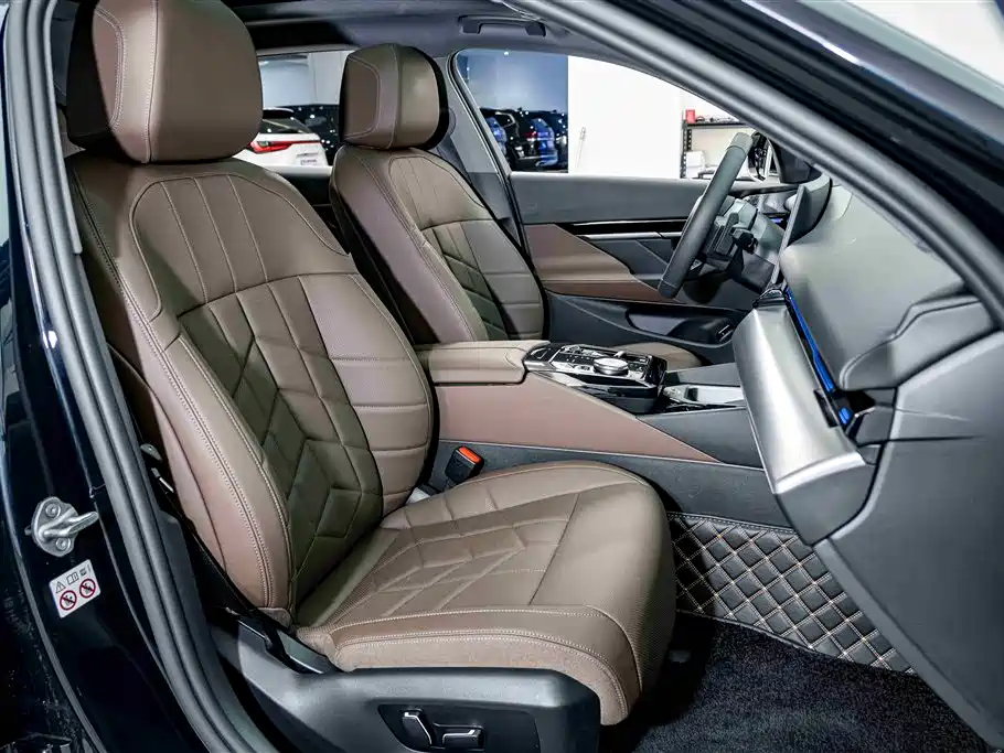 BMW 5 Series 2024 525Li M Sport Package фото 19