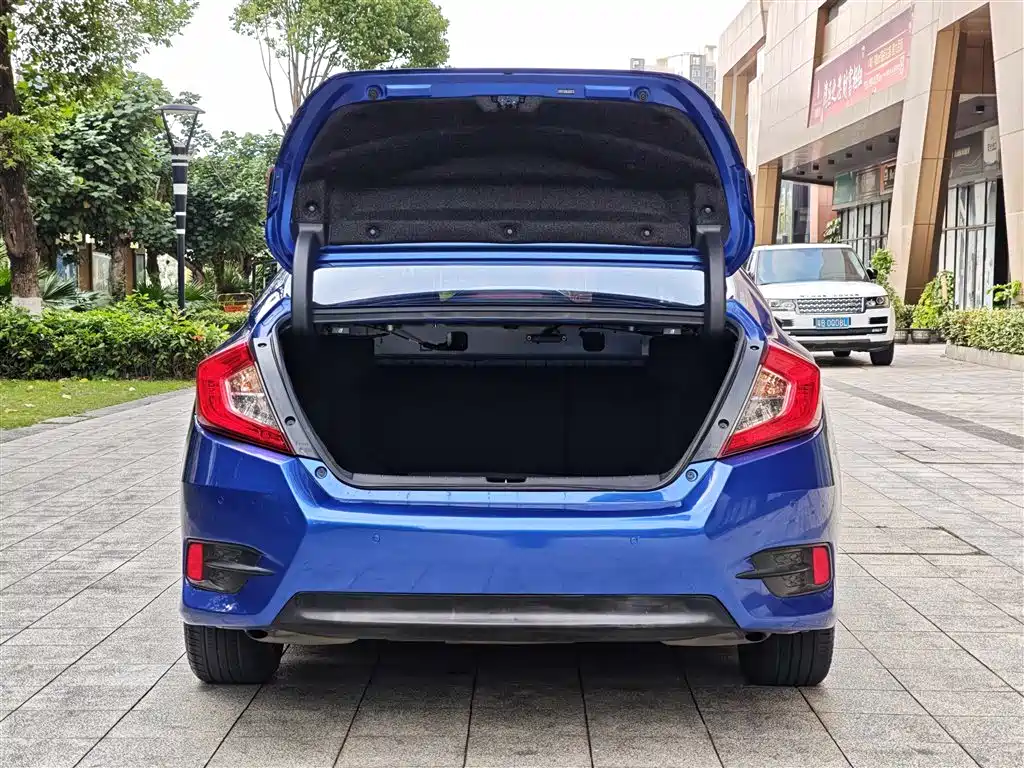 Фото 13 - Honda Civic