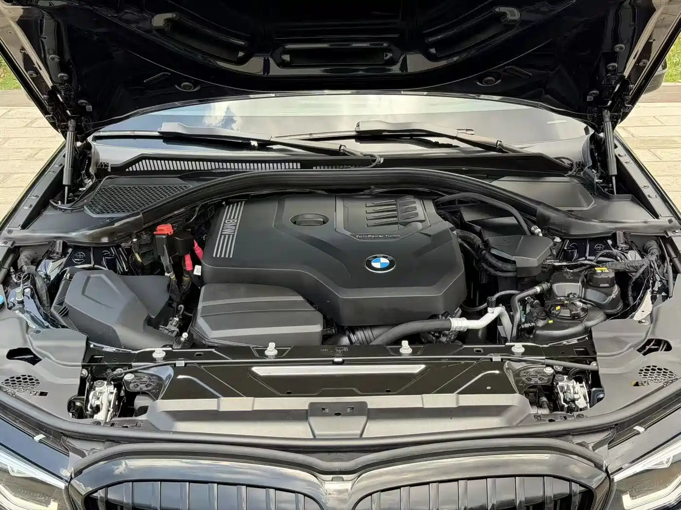 BMW 3 Series 2021 Second Facelift 330Li xDrive M Sport Shadowline Package фото 13