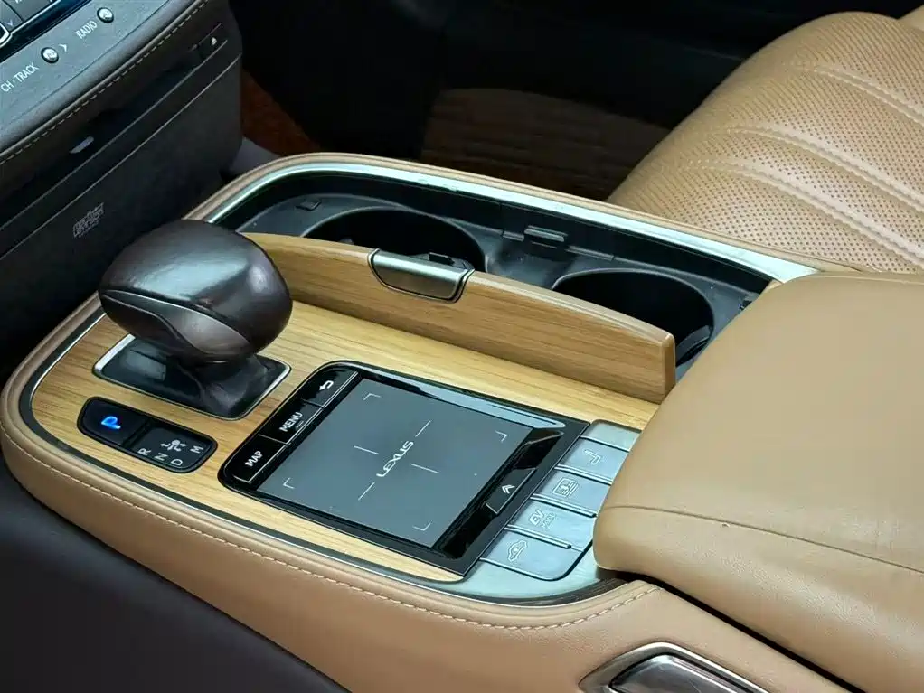 Lexus LS 2018 500h Luxury Edition China V фото 7