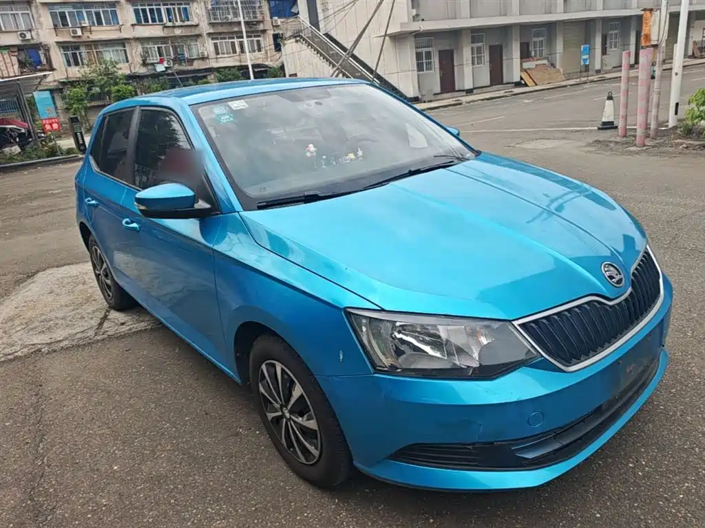 Škoda Fabia 2015 1.4L Manual Advance Edition фото 4