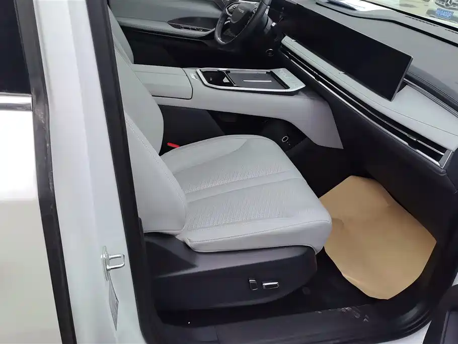 SAIC MAXUS EVERYONE 7