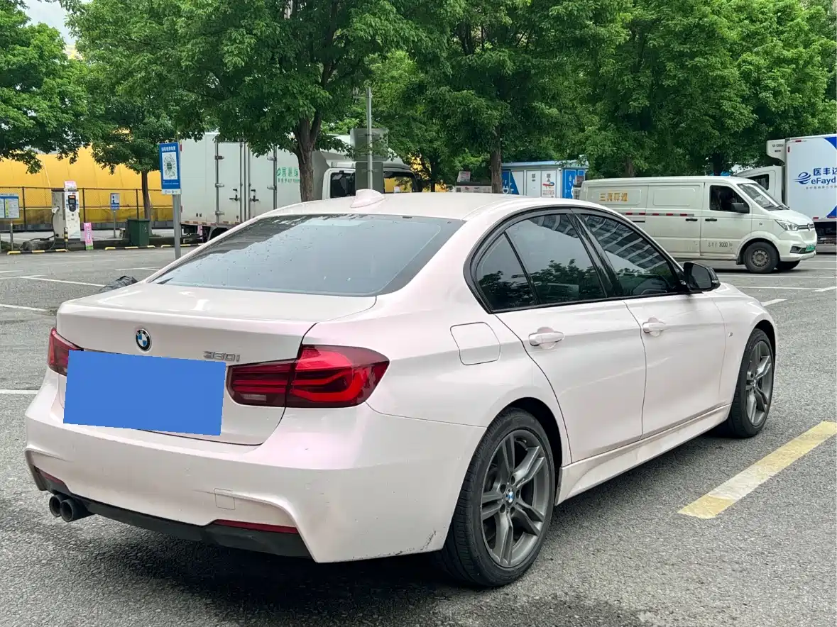 BMW 3 Series 2018 320i M Sport Black Night Edition фото 8