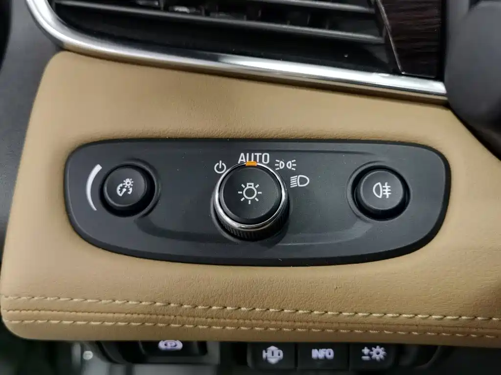 صورة 21 - Buick LaCrosse