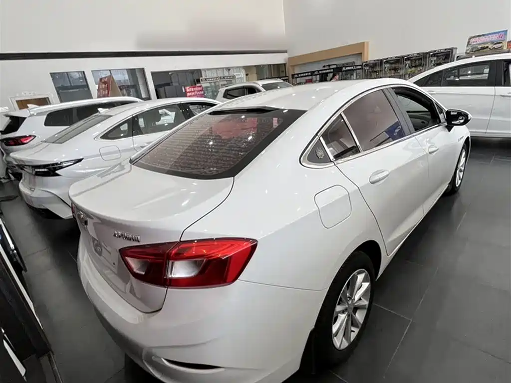 Chevrolet Cruze 2018 320 Automatic Pioneer Sunroof Edition фото 5