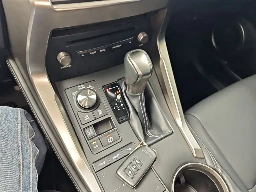 Lexus NX 2018 300h FWD Sharp Edition China VI фото 14