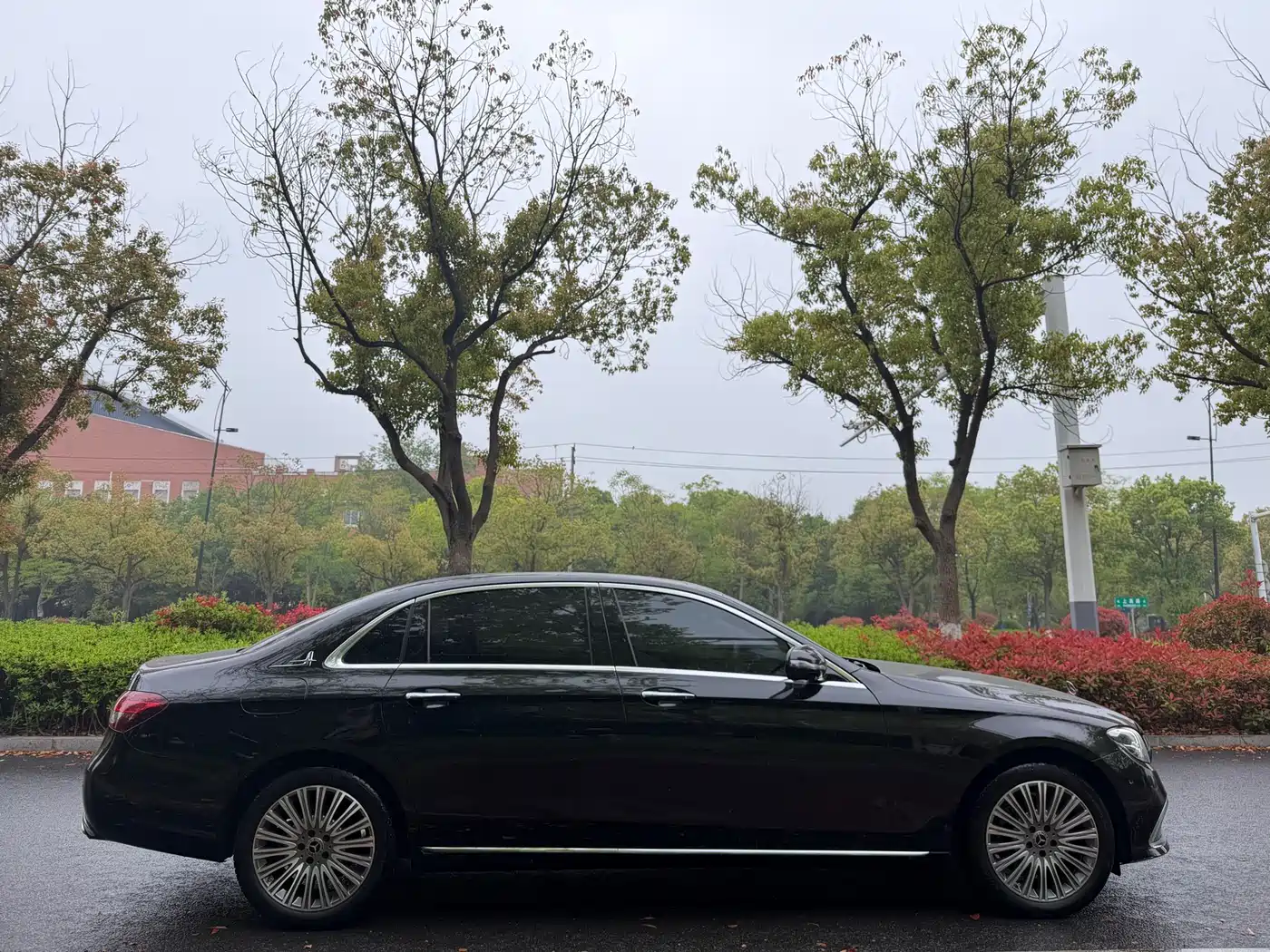 Mercedes-Benz E-Class 2022 Second Facelift E 300 L Fashion фото 4