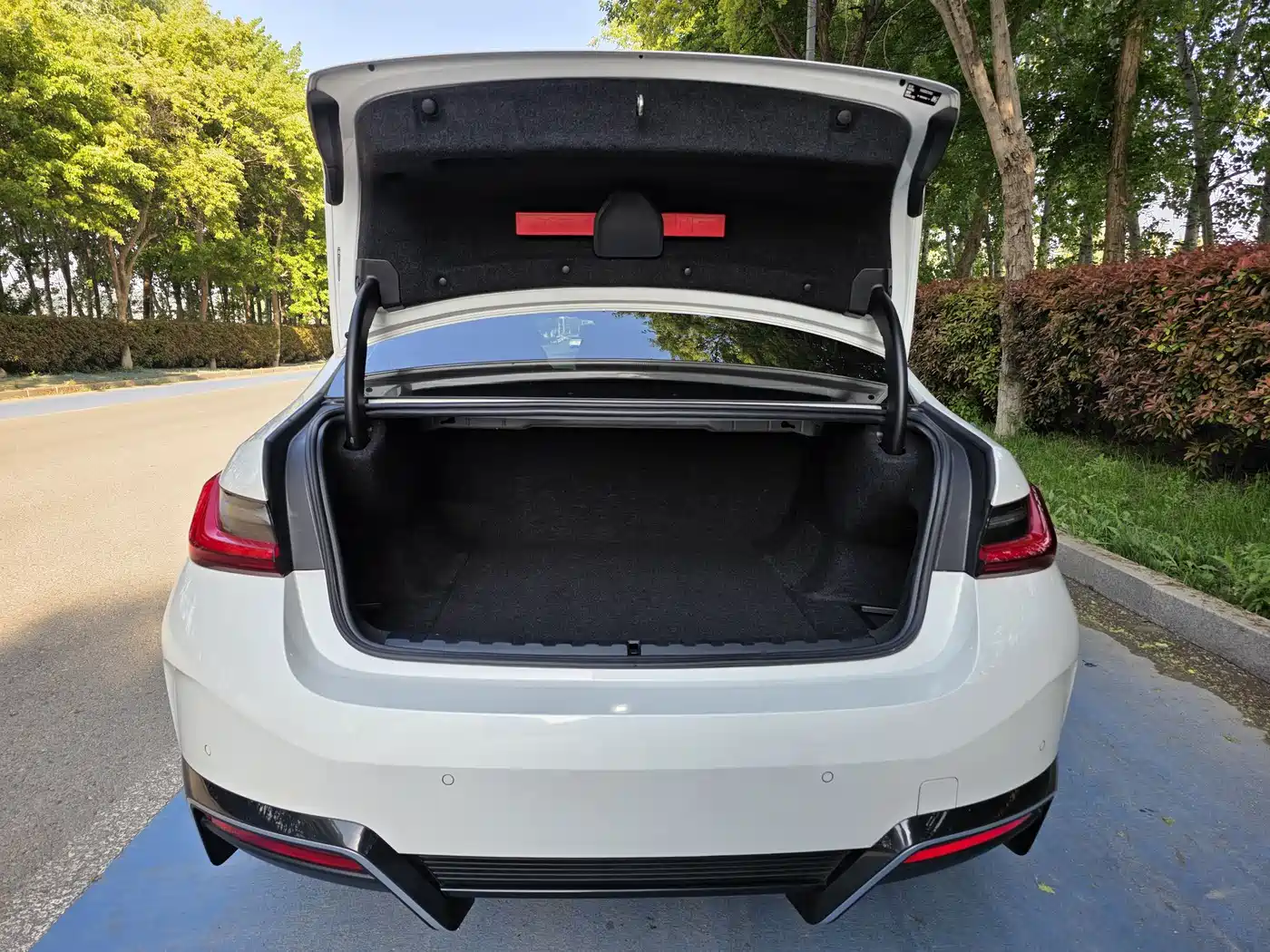 BMW i3 2024 eDrive 40 L Shadow Night Package фото 12