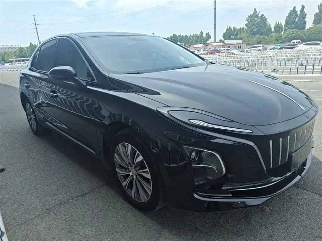Hongqi E-QM5 2023 620km PLUS фото 3