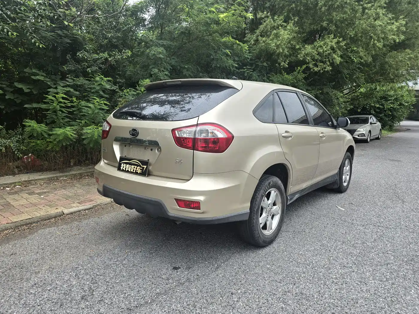 BYD S6 2014 2014 Model 2.0L Manual Luxury 5-Seater